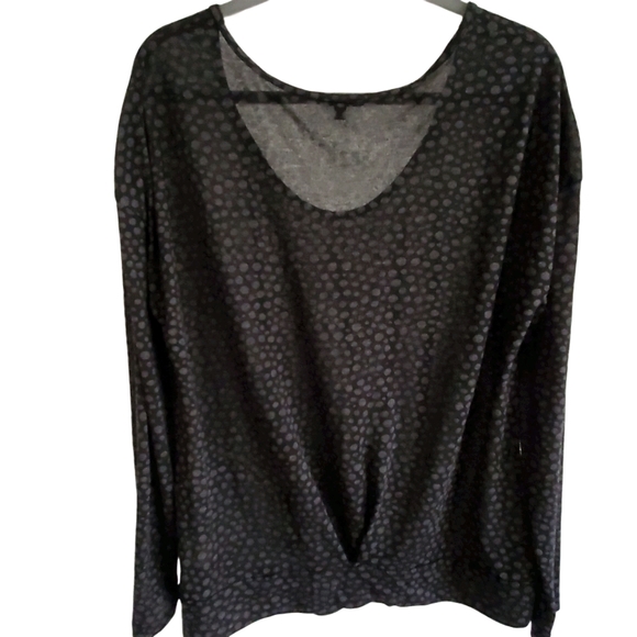 Scoop Neck Long Sleeve Tee Black & Gray Dots - Picture 2 of 6